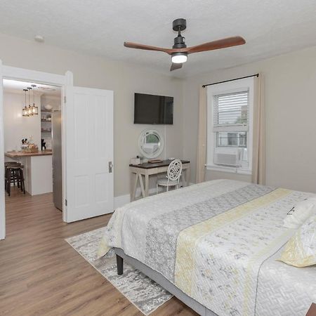 Appartamento In The Heart Of Little Italy! Free Parking! Cleveland Esterno foto