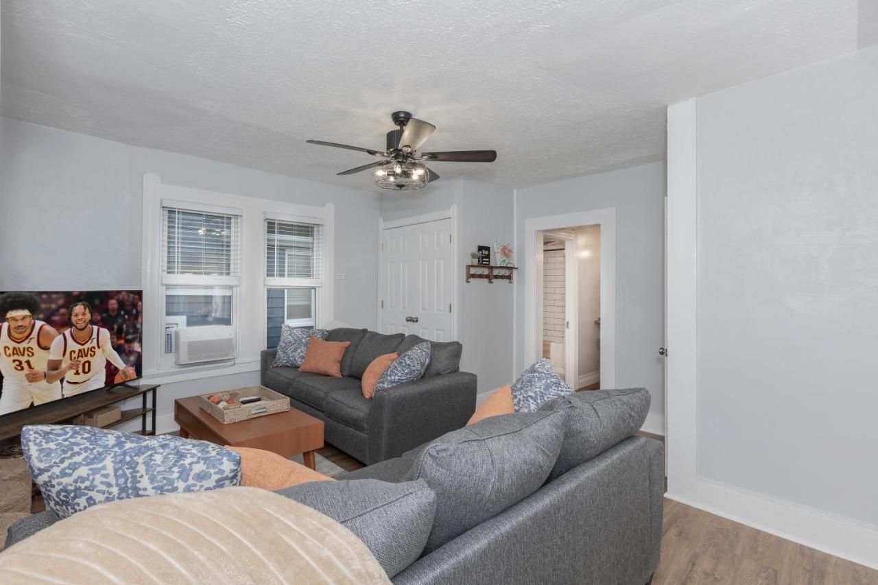 Appartamento In The Heart Of Little Italy! Free Parking! Cleveland Esterno foto