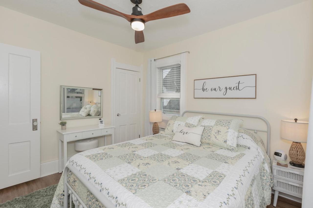Appartamento In The Heart Of Little Italy! Free Parking! Cleveland Esterno foto