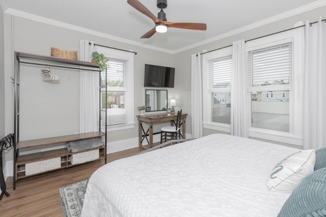 Appartamento In The Heart Of Little Italy! Free Parking! Cleveland Esterno foto