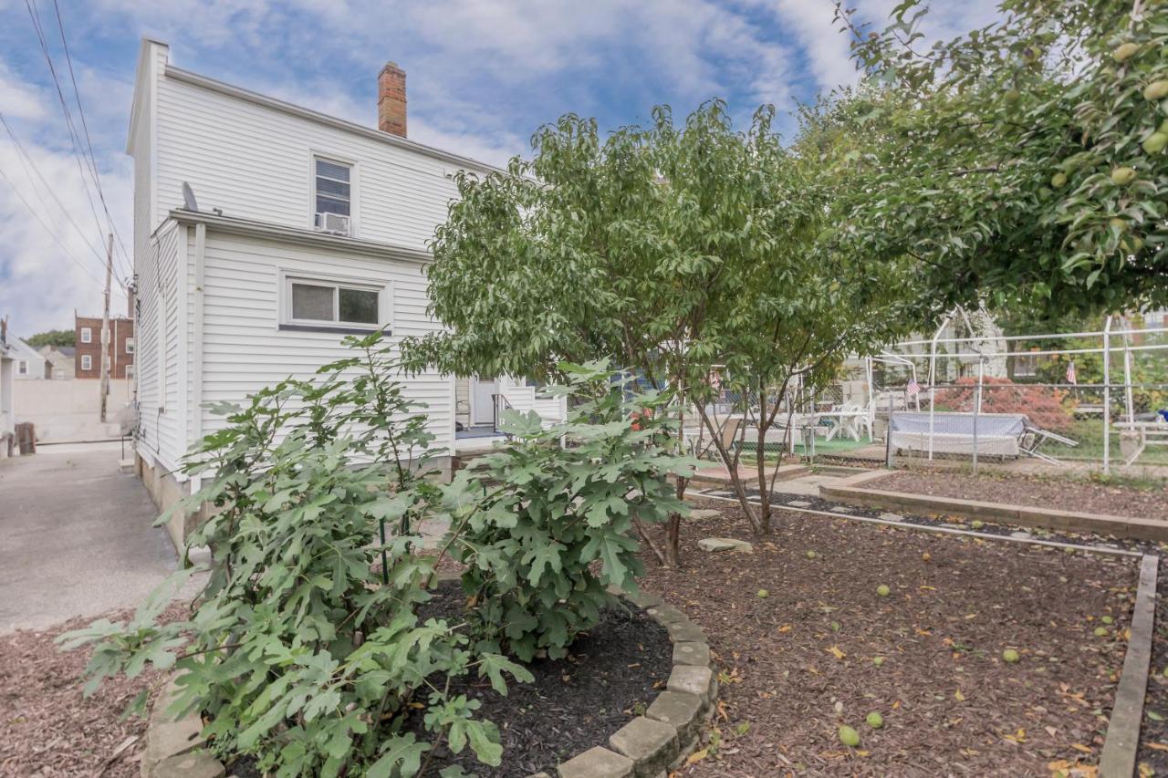 Appartamento In The Heart Of Little Italy! Free Parking! Cleveland Esterno foto