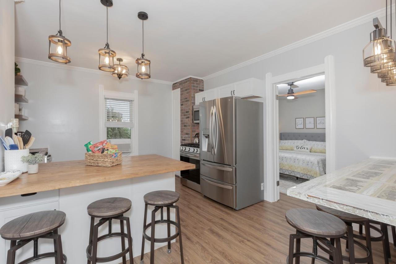 Appartamento In The Heart Of Little Italy! Free Parking! Cleveland Esterno foto
