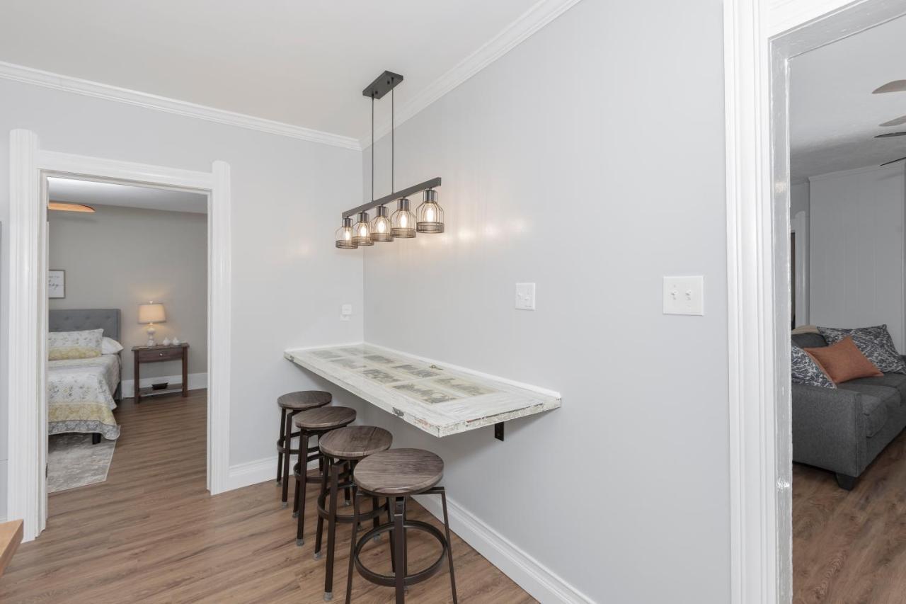 Appartamento In The Heart Of Little Italy! Free Parking! Cleveland Esterno foto