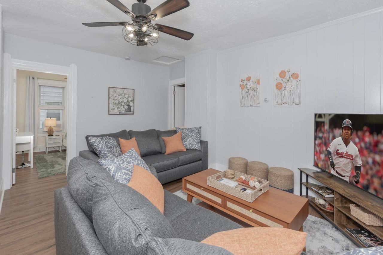 Appartamento In The Heart Of Little Italy! Free Parking! Cleveland Esterno foto