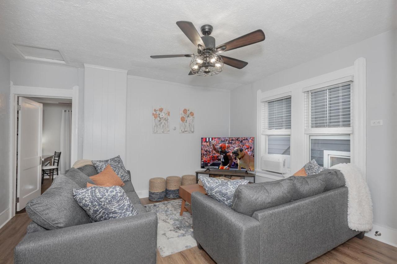 Appartamento In The Heart Of Little Italy! Free Parking! Cleveland Esterno foto