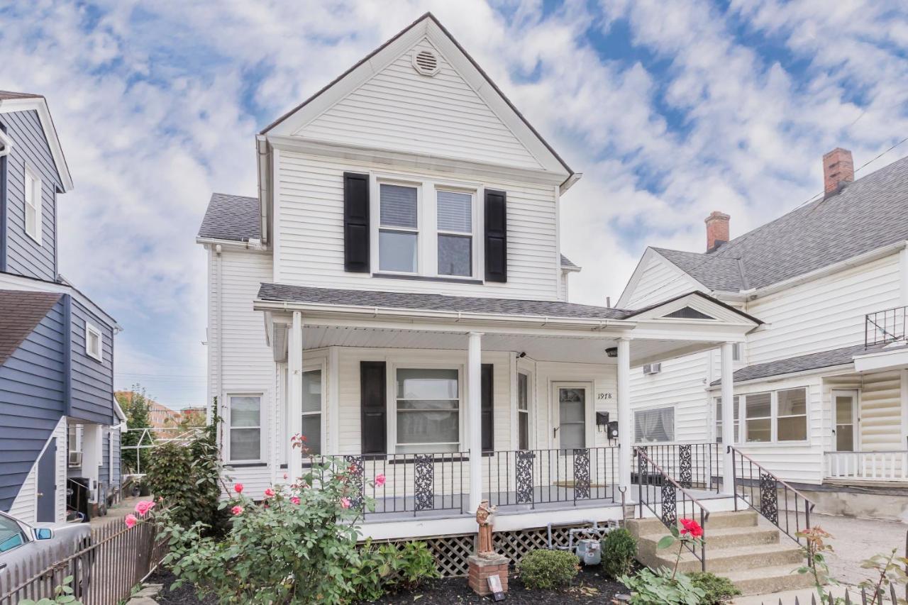 Appartamento In The Heart Of Little Italy! Free Parking! Cleveland Esterno foto