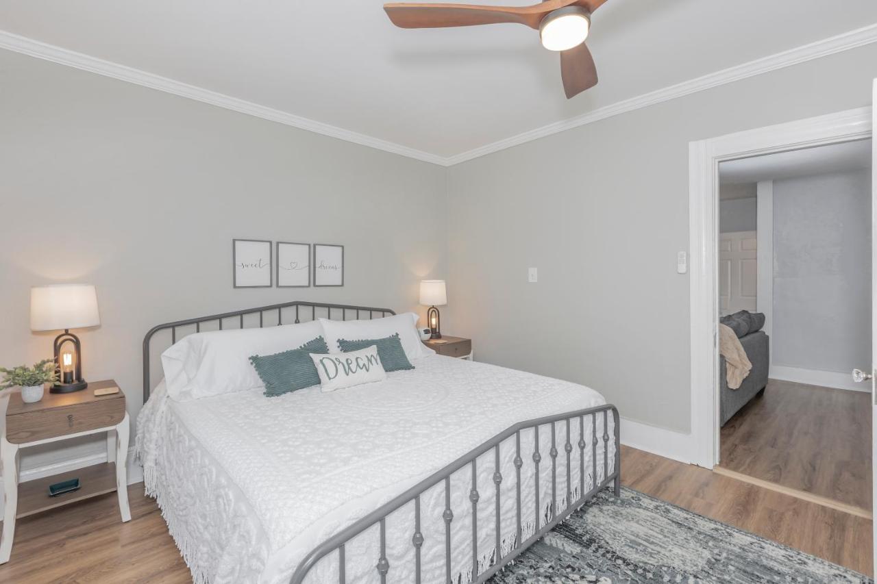 Appartamento In The Heart Of Little Italy! Free Parking! Cleveland Esterno foto
