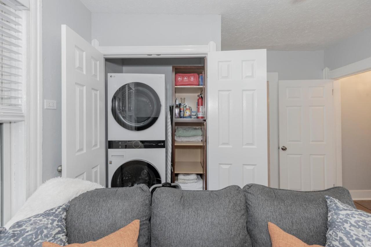 Appartamento In The Heart Of Little Italy! Free Parking! Cleveland Esterno foto